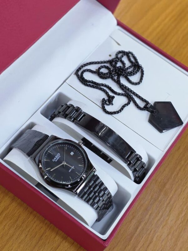 Black Casio wristwatch set (watch, bracelet & chain)